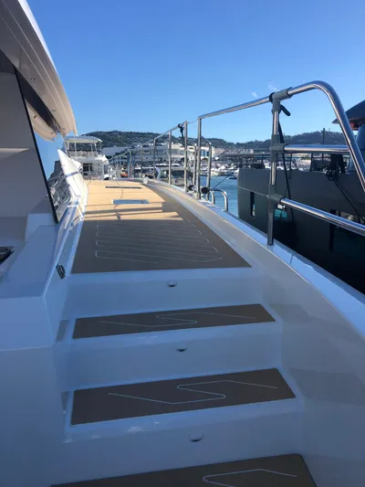  Yacht Photos Pics Fountaine Pajot Power 67 - D Yachts