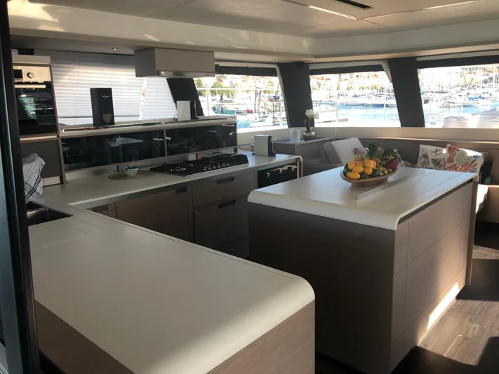  Yacht Photos Pics Fountaine Pajot Power 67 - D Yachts