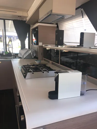  Yacht Photos Pics Fountaine Pajot Power 67 - D Yachts