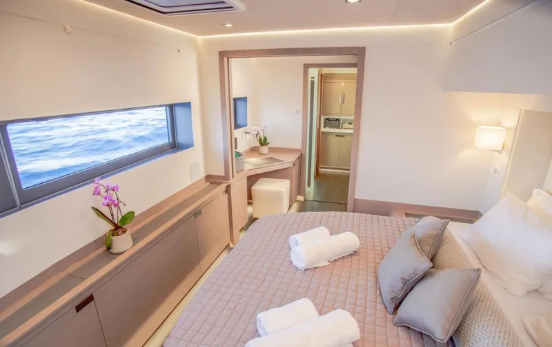  Yacht Photos Pics Fountaine Pajot Power 67 - D Yachts