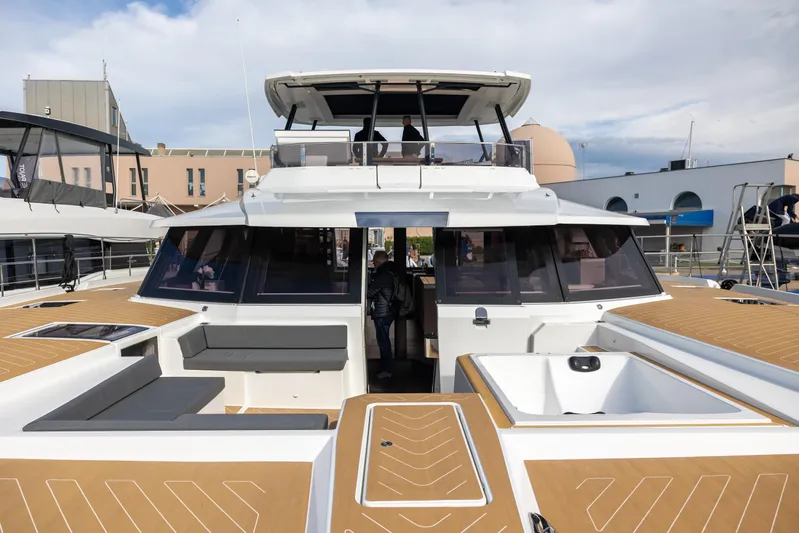  Yacht Photos Pics Fountaine Pajot Power 67 - D Yachts