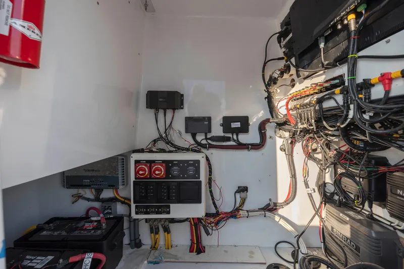  Yacht Photos Pics 2019 Willis 33 Center Console electrical system and wiring setup.