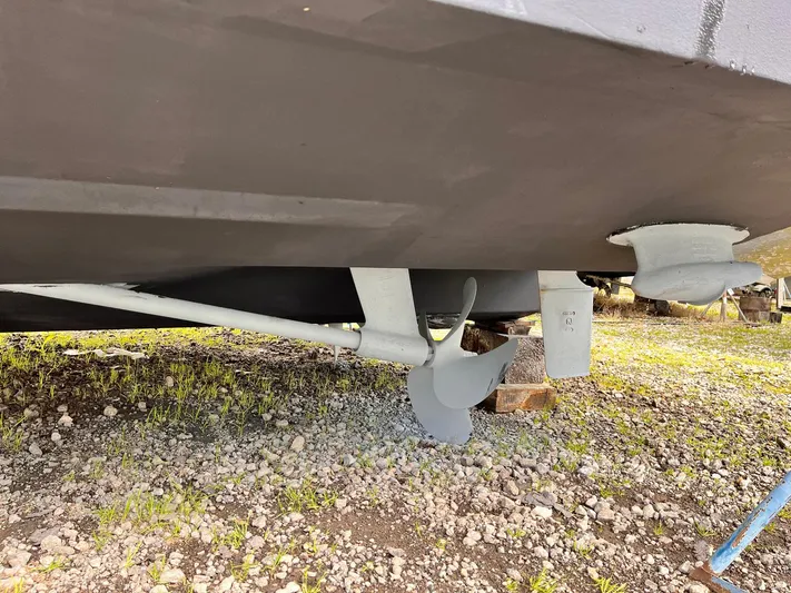 At Last Yacht Photos Pics 2004 Sea Ray 420 Sundancer boat propeller and hull on dry land.