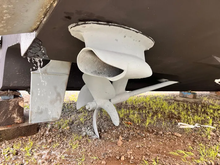 At Last Yacht Photos Pics Propeller and rudder of 2004 Sea Ray 420 Sundancer on dry land.