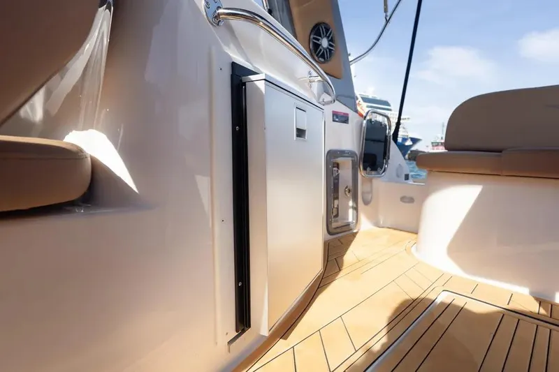  Yacht Photos Pics 2025 Hanover 255 boat interior with sleek design and modern amenities.