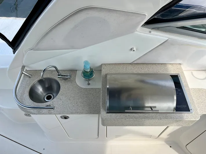 Sar Erinity Yacht Photos Pics 2009 Sea Ray 310 Sundancer boat kitchenette with sink and grill.