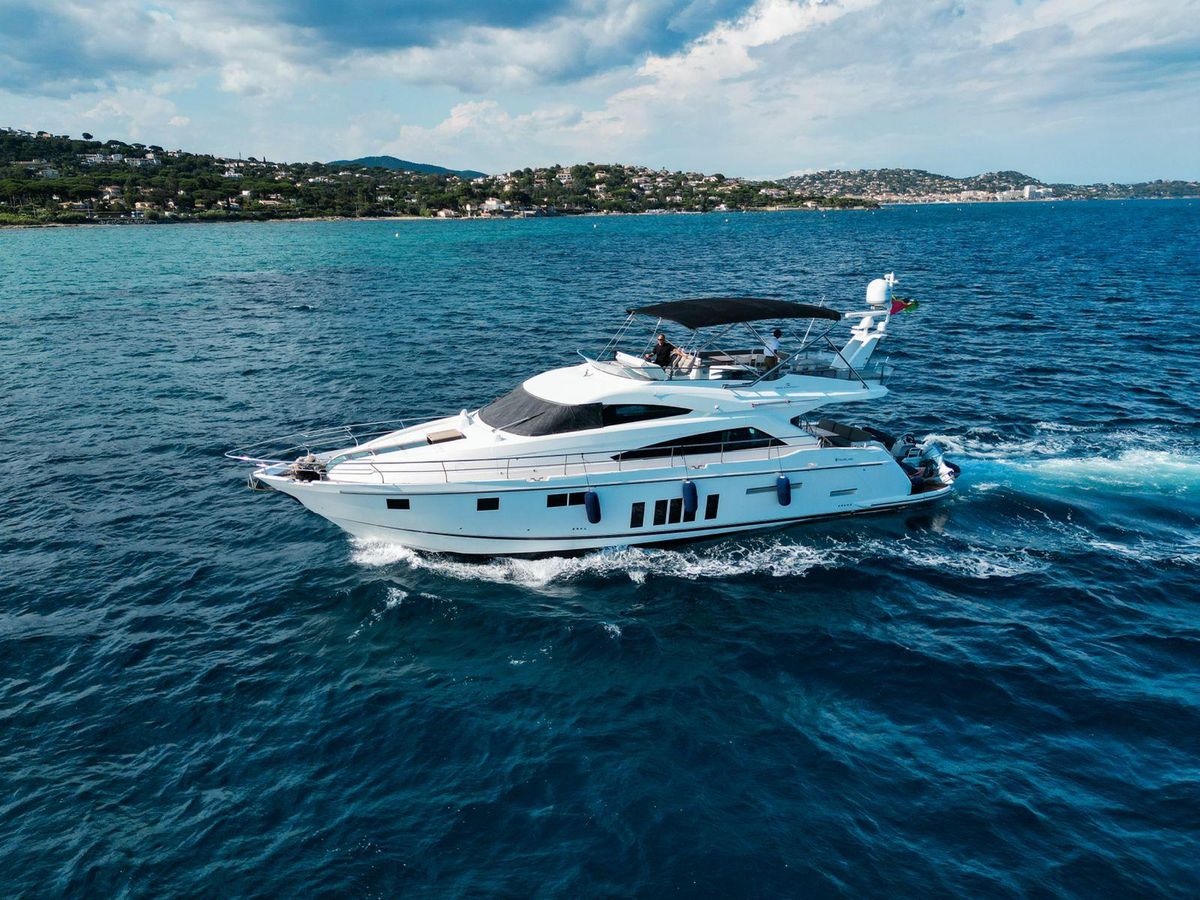 2015 Fairline 67