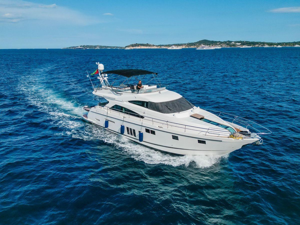2015 Fairline 67