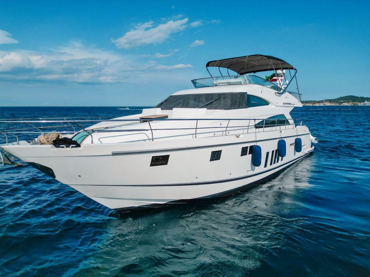 2015 Fairline 67