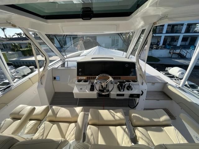 2022 Regal 38 SAV