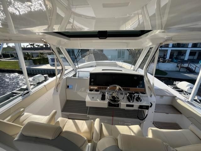 2022 Regal 38 SAV