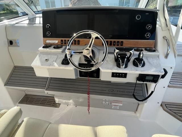 2022 Regal 38 SAV