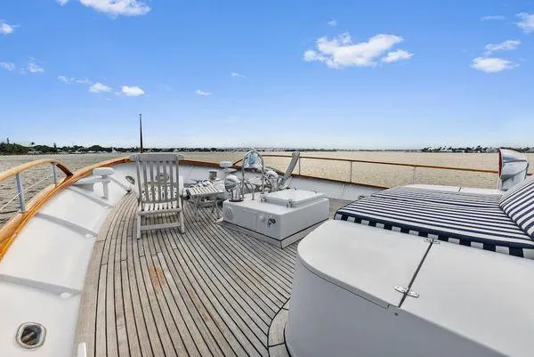 Chanticleer Yacht Photos Pics Vintage 1973 Burger 310C yacht deck with seating and ocean view.