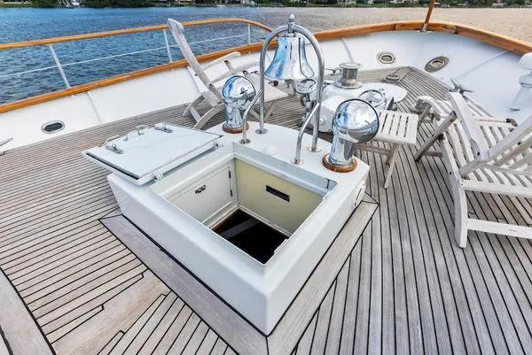 Chanticleer Yacht Photos Pics 1973 Burger 310C yacht deck with open hatch and seating area.