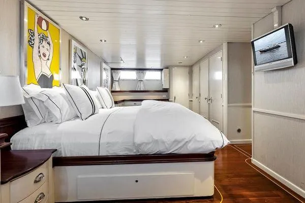 Chanticleer Yacht Photos Pics 