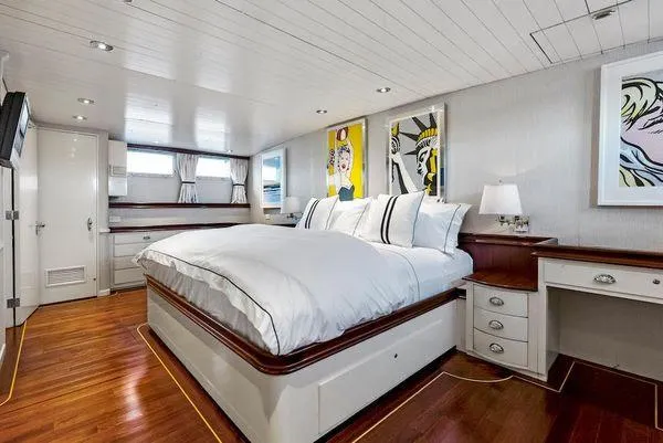 Chanticleer Yacht Photos Pics 