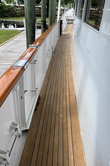 Chanticleer Yacht Photos Pics 