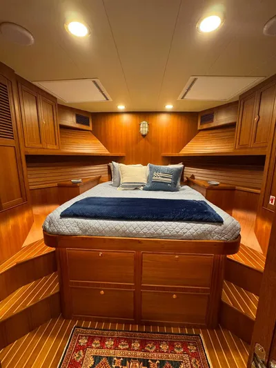 Lady Lee Yacht Photos Pics VIP Cabin