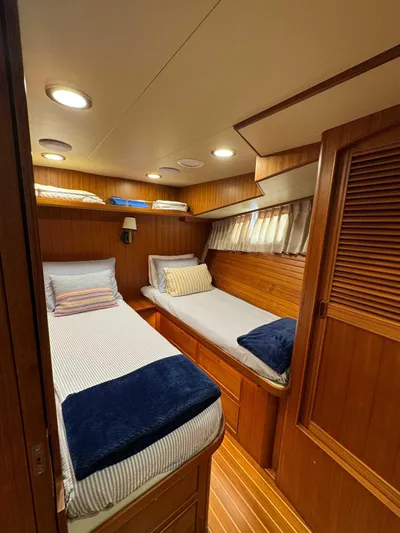 Lady Lee Yacht Photos Pics Mid Cabin