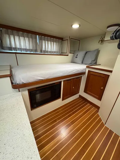 Lady Lee Yacht Photos Pics Port Crew Bunk