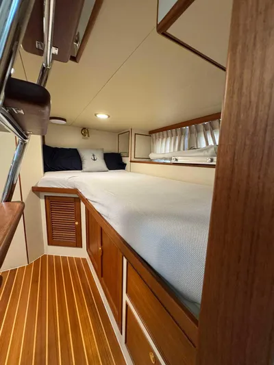 Lady Lee Yacht Photos Pics Stbd Crew Bunk