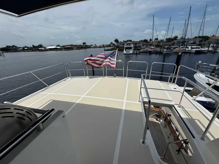 Lady Lee Yacht Photos Pics Lounging Deck