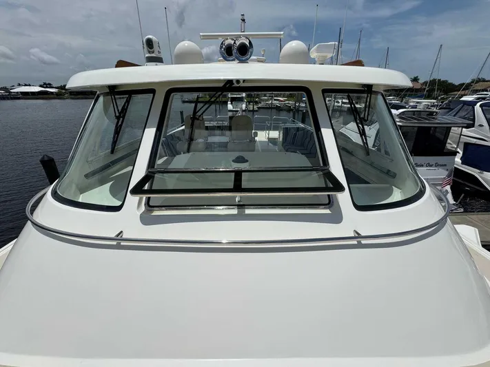 Lady Lee Yacht Photos Pics Semi-Enclosed Bridge