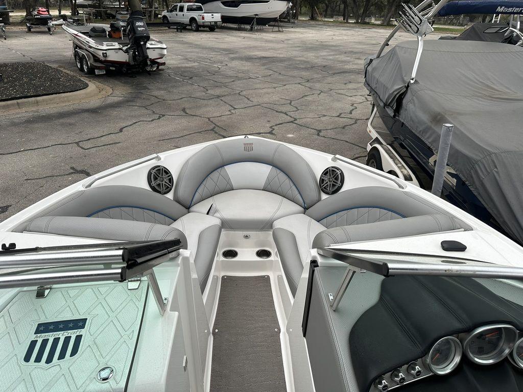 2015 MasterCraft X10 Walkaround for sale - YachtWorld