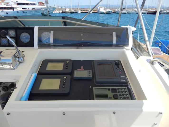  Yacht Photos Pics Control panel of a 1989 Hatteras 45 Convertible yacht with navigation instruments.