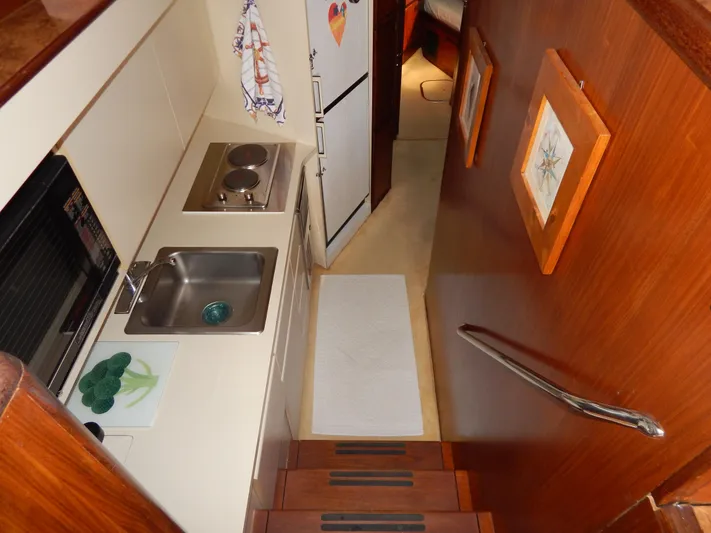  Yacht Photos Pics Interior of 1989 Hatteras 45 Convertible yacht kitchen with sink and stove.
