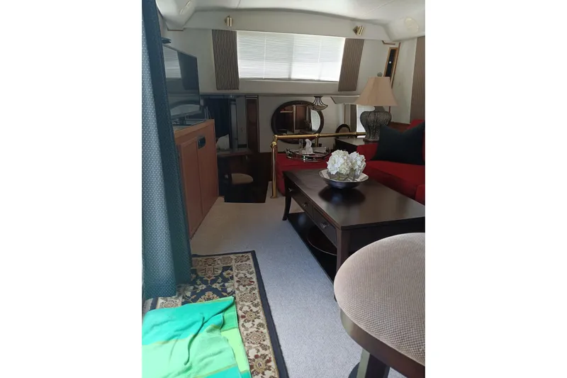 Ski Breeze Yacht Photos Pics Interior of 1996 Harbor Master 52 Wide Body yacht, featuring elegant furnishings and decor.