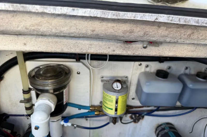 Ski Breeze Yacht Photos Pics Engine compartment of a 1996 Harbor Master 52 Wide Body boat, showing various components.