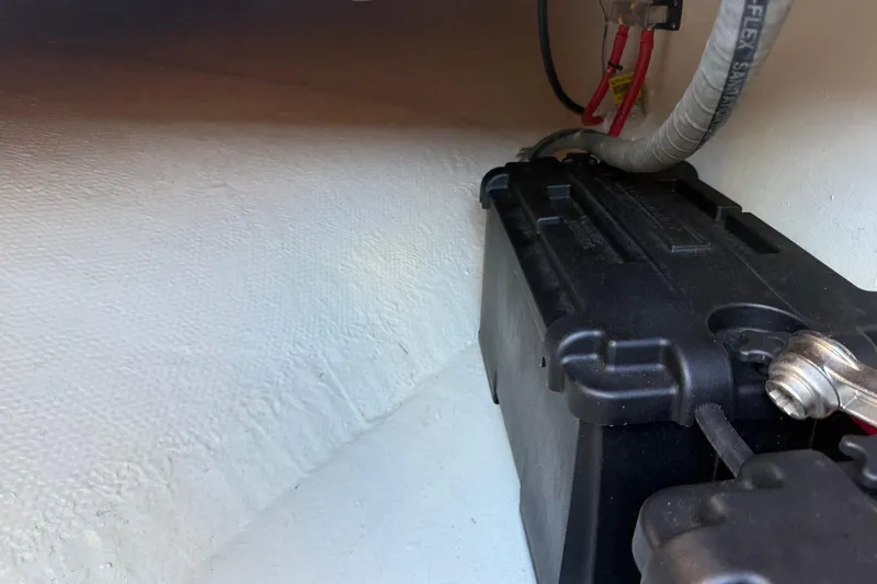 Ski Breeze Yacht Photos Pics Battery compartment of 1996 Harbor Master 52 Wide Body boat with wiring connections.