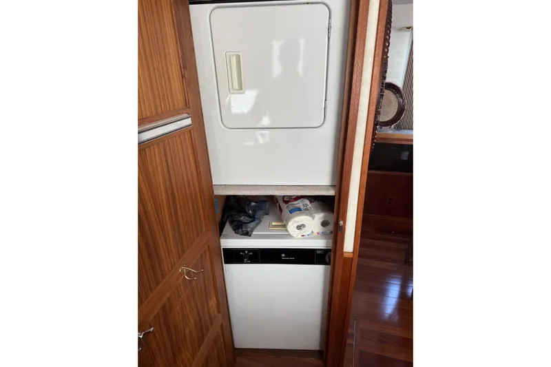 Ski Breeze Yacht Photos Pics Laundry area inside 1996 Harbor Master 52 Wide Body boat with wooden cabinetry.