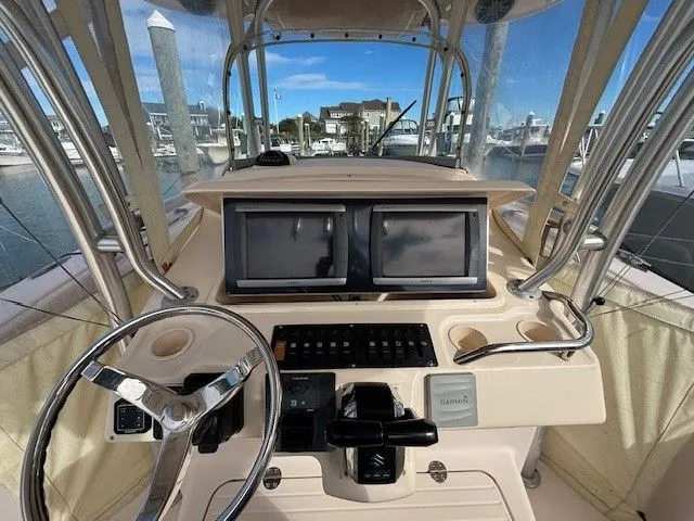 Star-k-2 Yacht Photos Pics Interior view of 2008 Grady-White Bimini 306 helm.