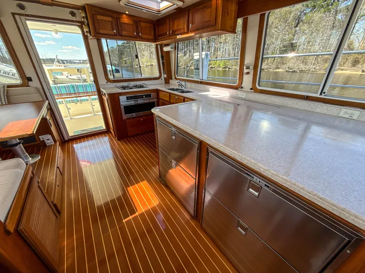 See Level Yacht Photos Pics 