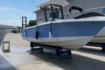 Robalo R230