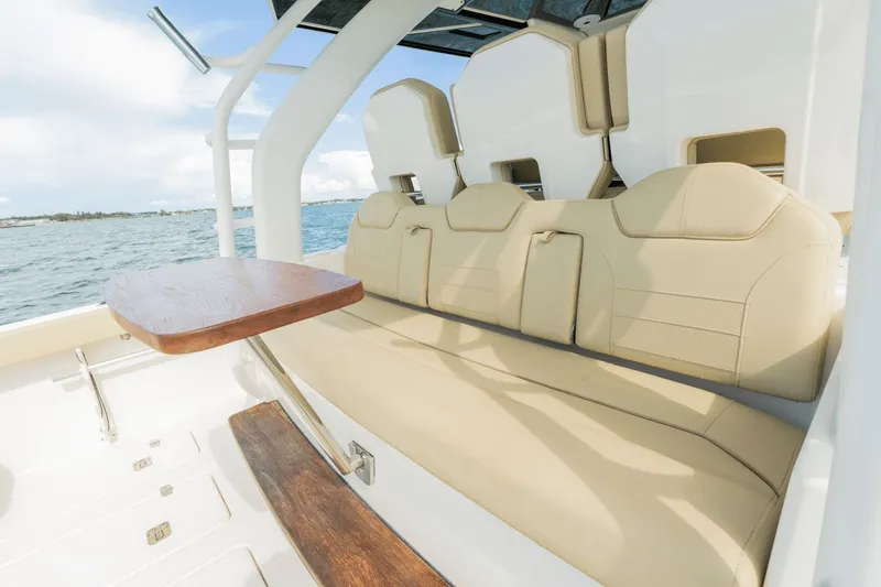 Pirates Bight Yacht Photos Pics Luxurious seating on 2019 Pursuit 408 boat with ocean view.