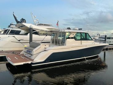 2016 44' Tiara Yachts-Q44 Stuart, FL, US