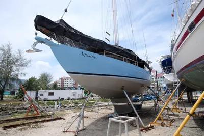 Bruce Roberts Offshore 38