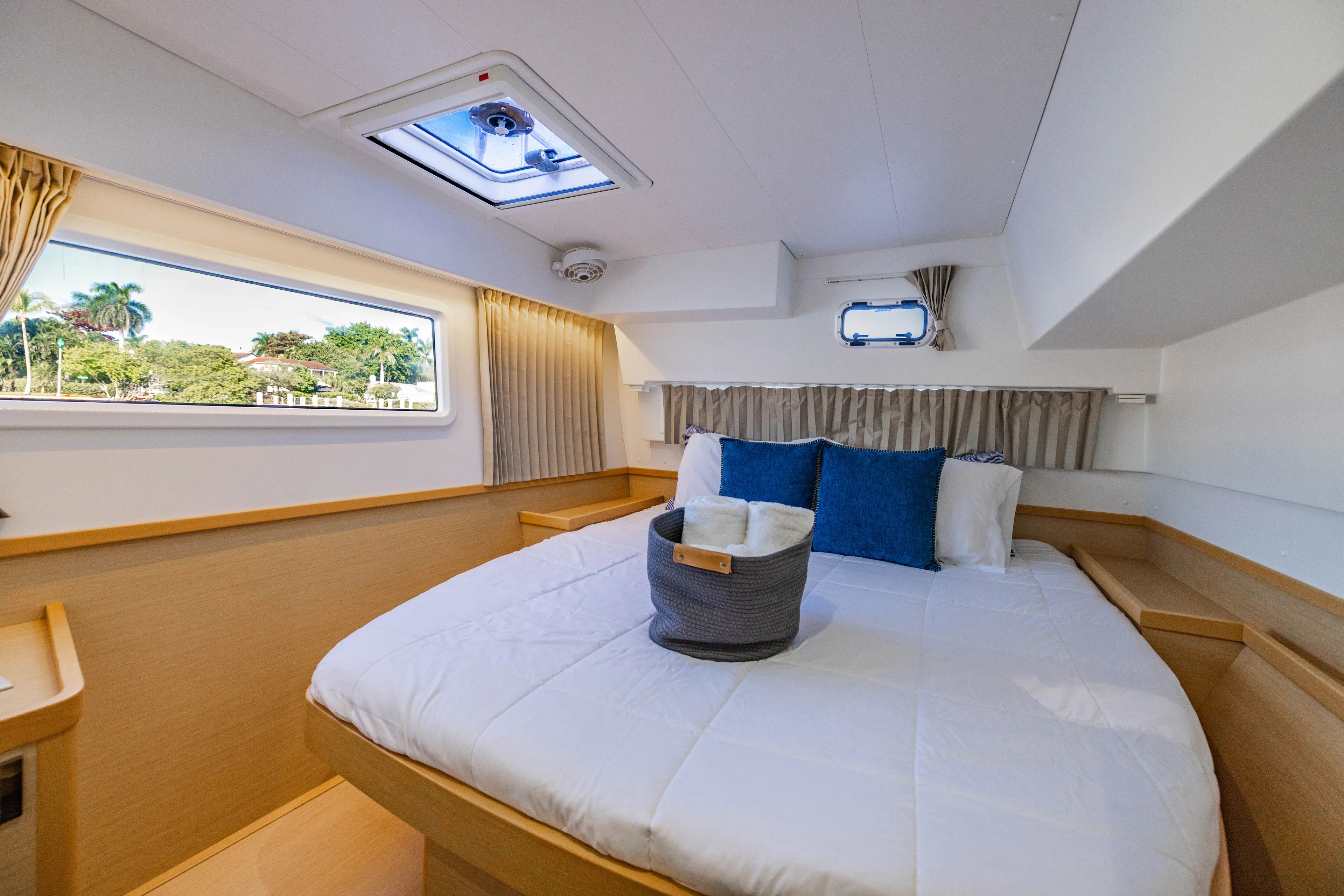 Arabella Yacht Photos Pics 