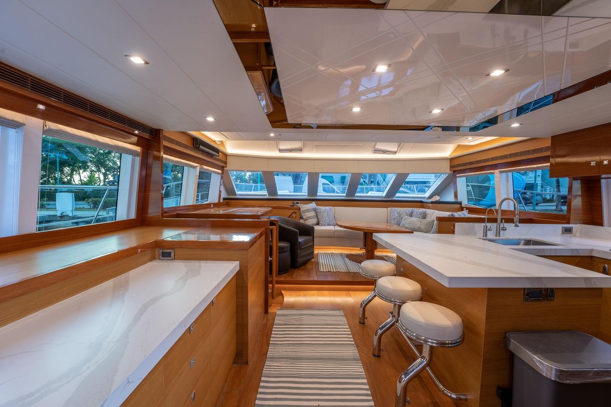 2019 Horizon 52 