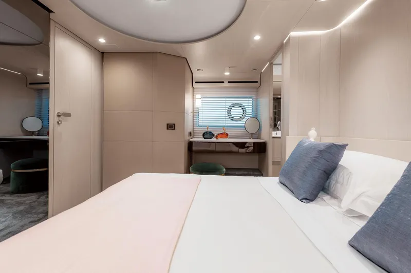  Yacht Photos Pics AZIMUT FLY 78 - 2024