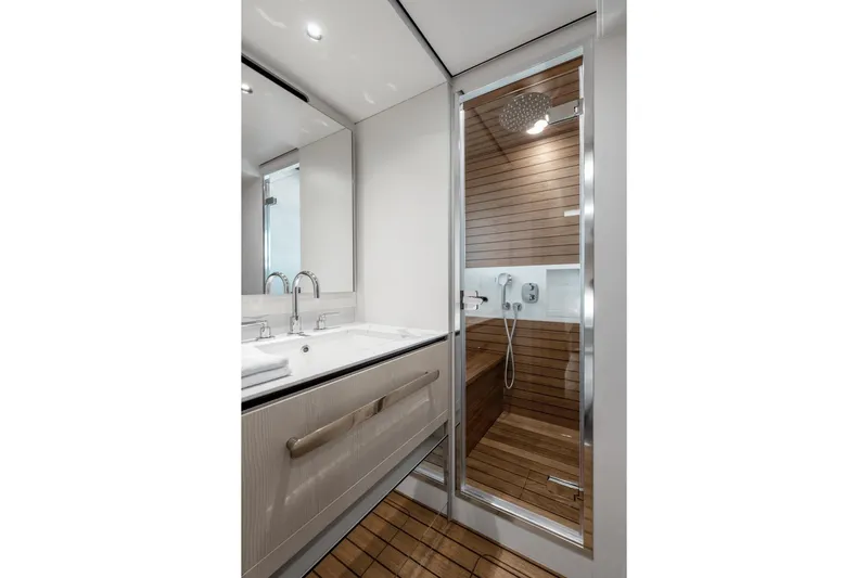  Yacht Photos Pics AZIMUT FLY 78 - 2024