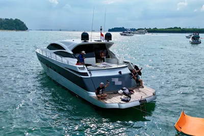 Pershing 62'