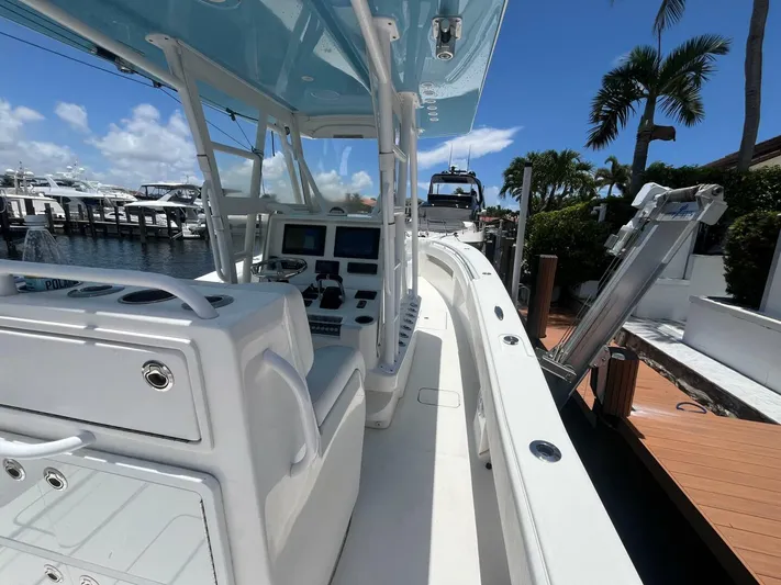 Exodus Yacht Photos Pics 2018 Invincible 33 Open Fisherman - Image 10