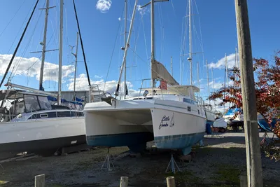 Endeavour EndeavourCat 36