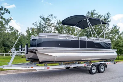 Tahoe Pontoon SLT 23' Quad Lounge