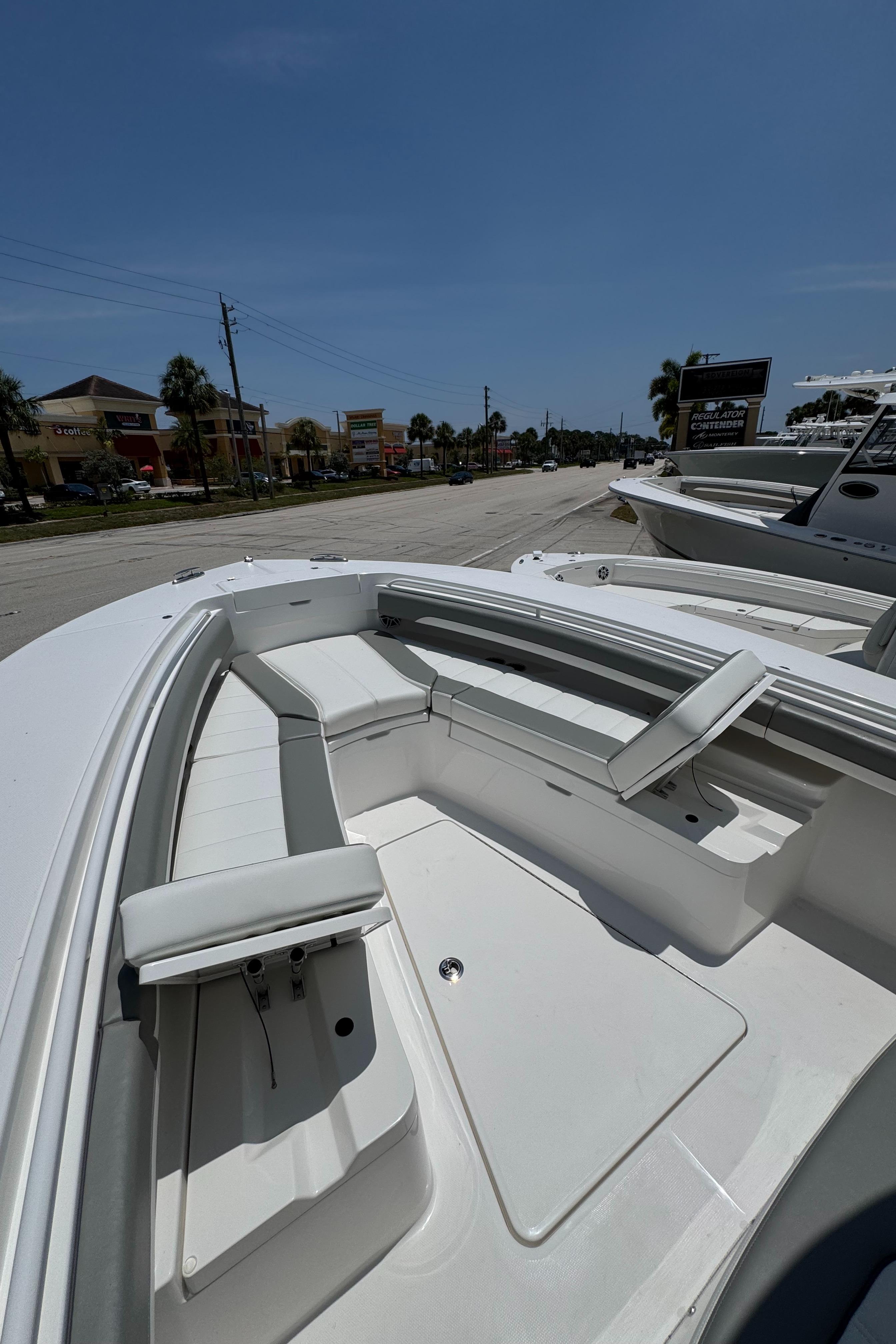 2025 Regulator 28 - Image 14