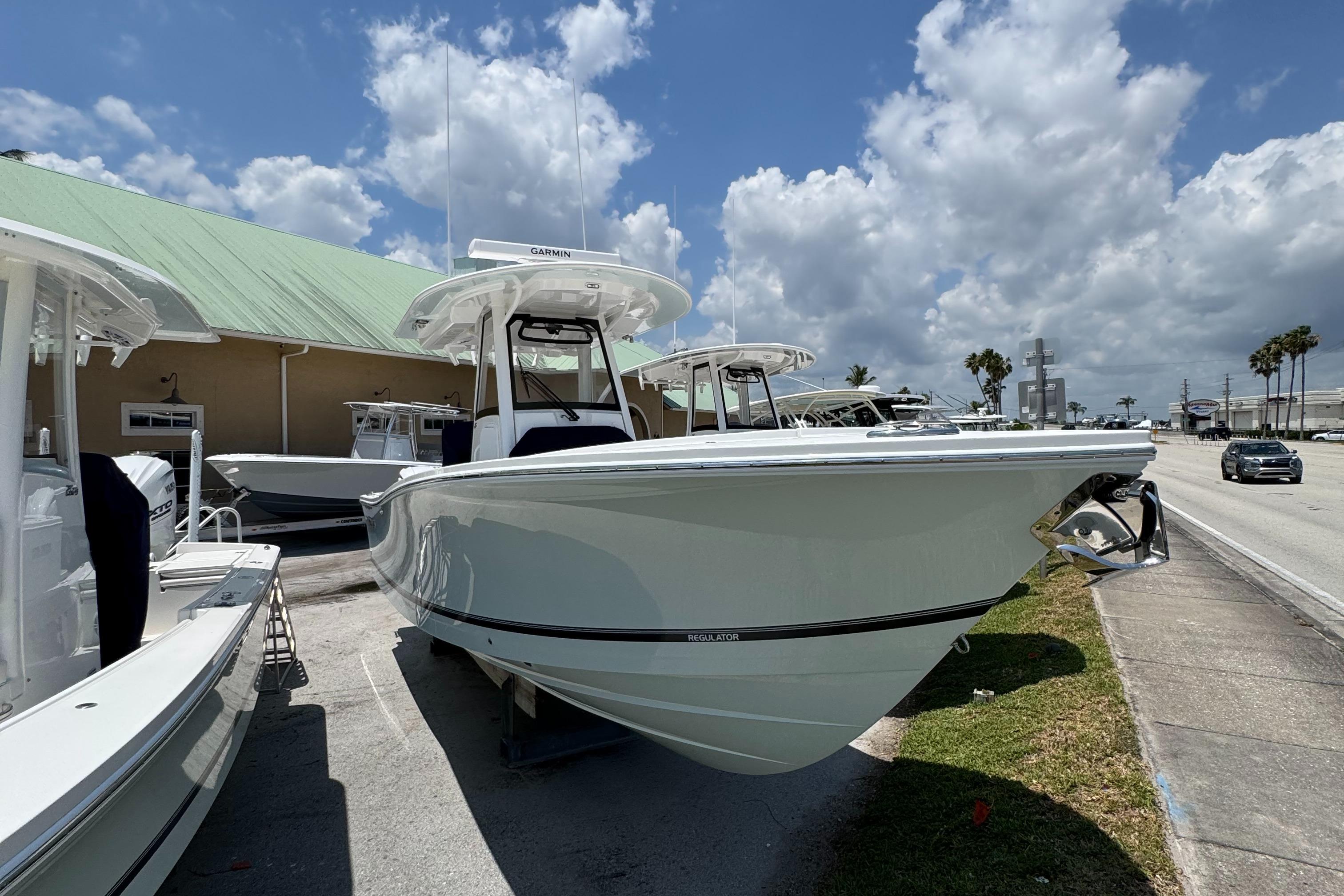 2025 Regulator 28 - Image 3